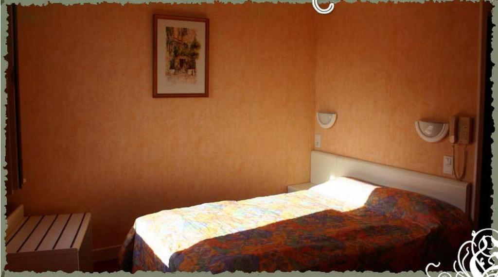 Auberge Du Relais D'Auniac Гурдон-ан-Карси Стая снимка
